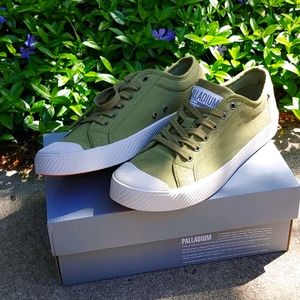 Palladium Unisex Sneaker, Men's 8, Women's 9.5